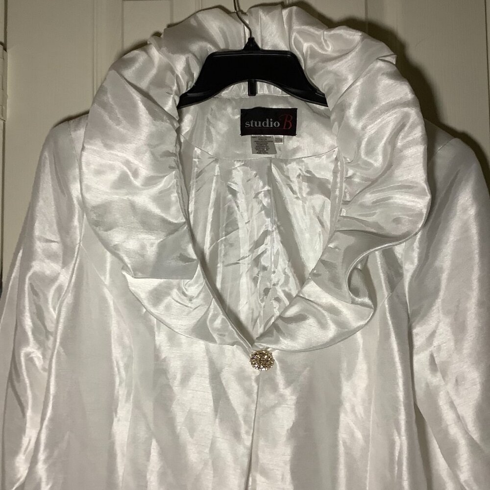 Studio B Womens Satin White Oversized Beautiful Jacket - Picture 5 of 9